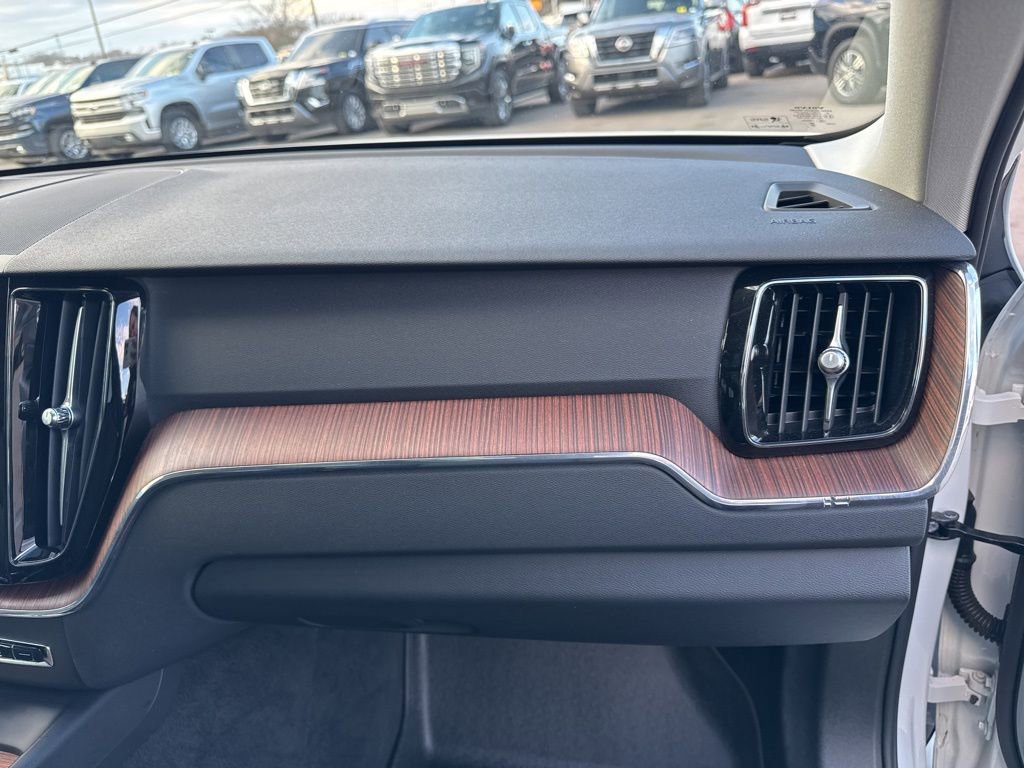 Used 2024 Volvo XC60 B5 Plus image 20