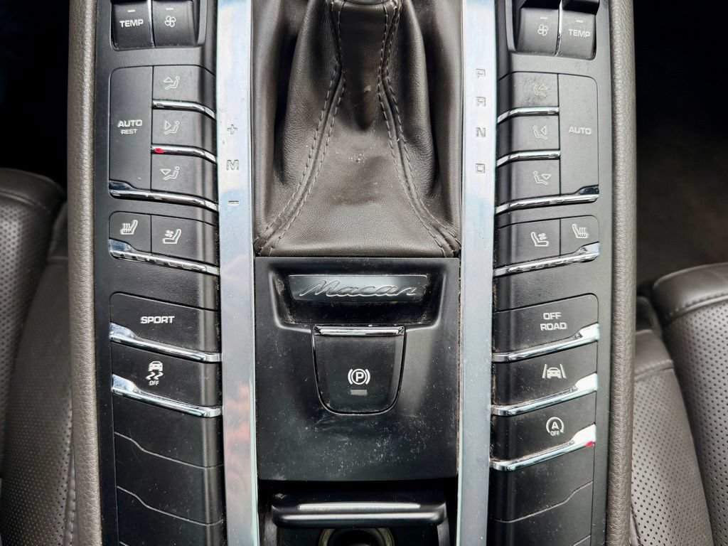 Used 2018 Porsche Macan AWD/4WD image 35
