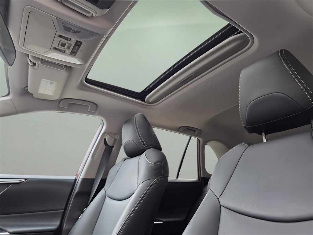 Used 2021 Toyota RAV4 XLE image 21