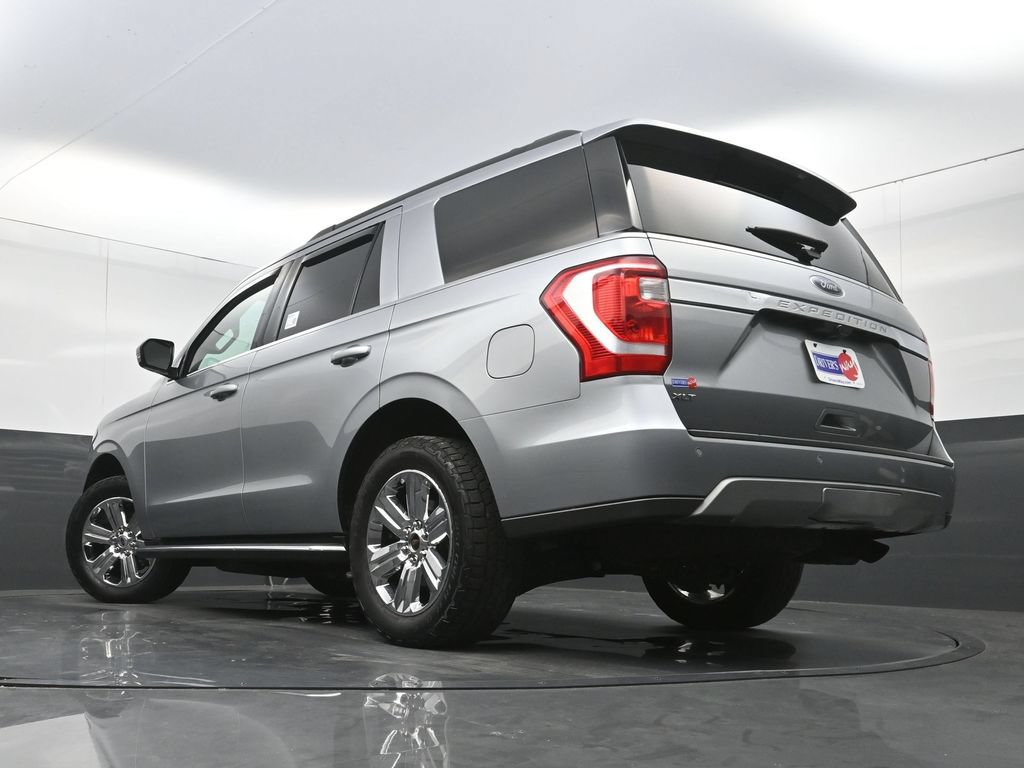Used 2020 Ford Expedition XLT w/ Equipment Group 202A AWD/4WD image 29