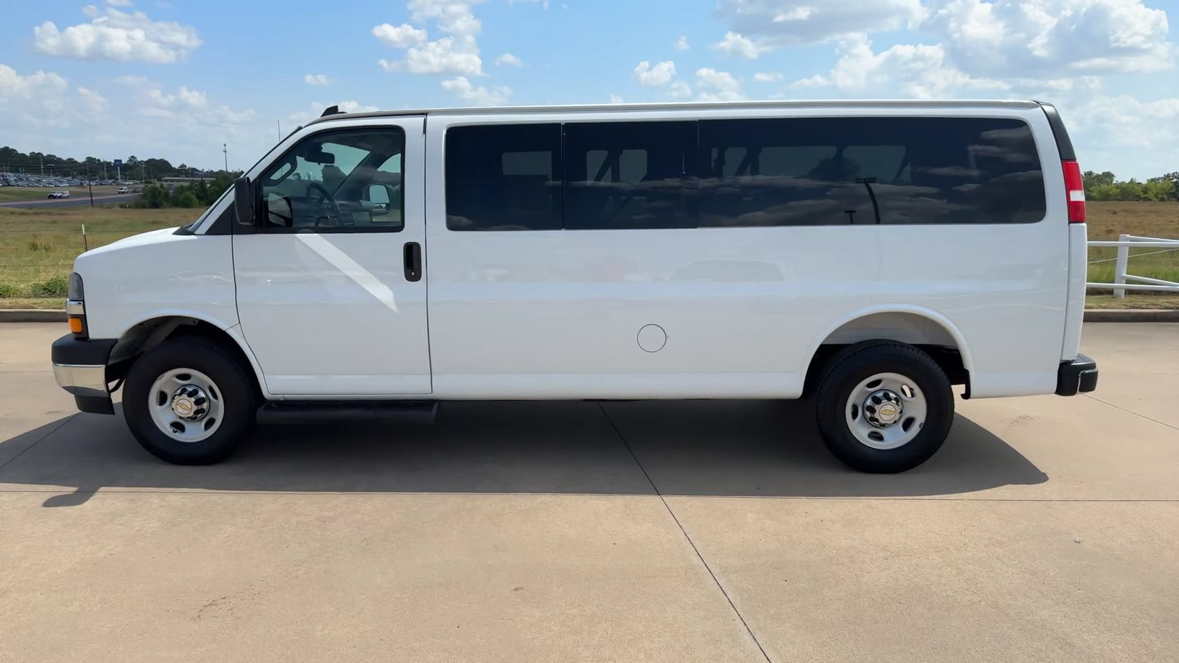 Used 2025 Chevrolet Express 3500 LT w/ LT Preferred Equipment Group RWD image 6