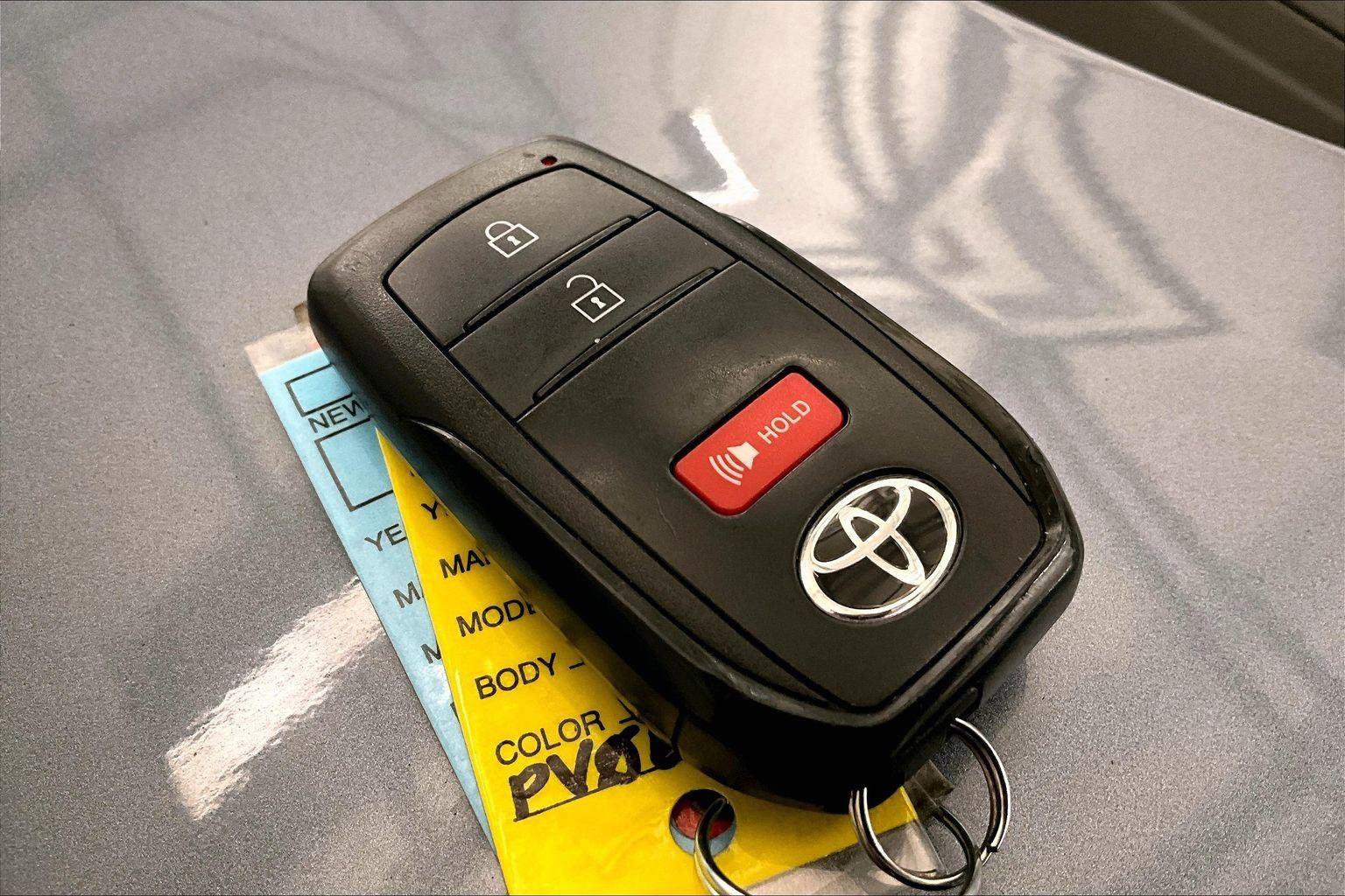 Used 2023 Toyota Corolla Cross LE image 9