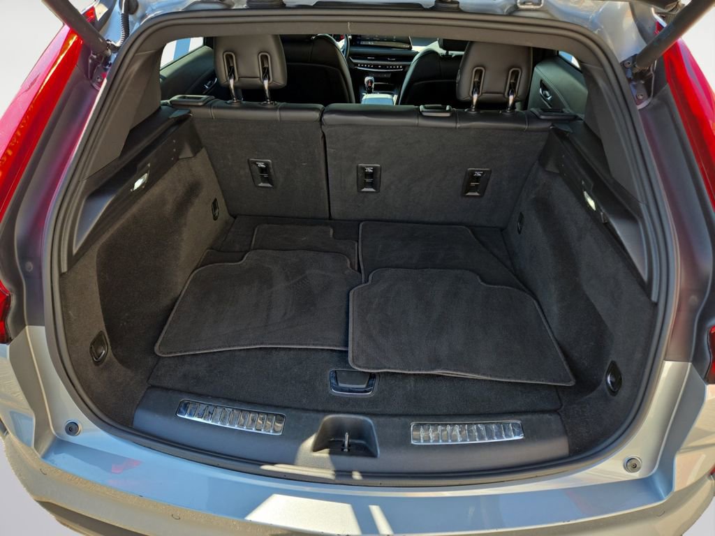 Used 2024 Cadillac XT4 Premium Luxury image 16