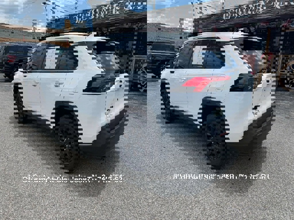 Used 2024 Toyota RAV4 LE image 8