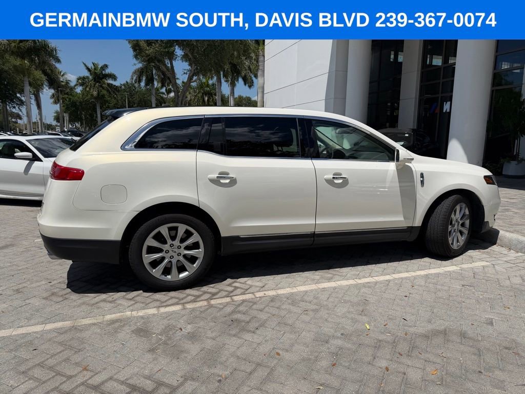 Used 2013 Lincoln MKT AWD image 9