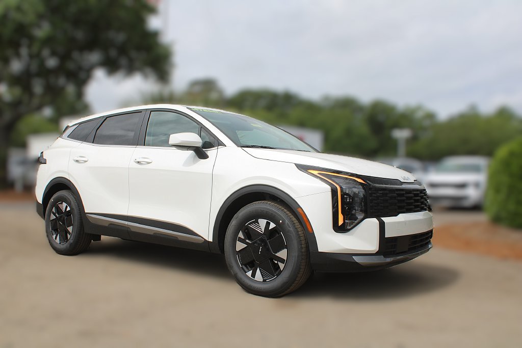 New 2027 Kia Sportage LX FWD image 3