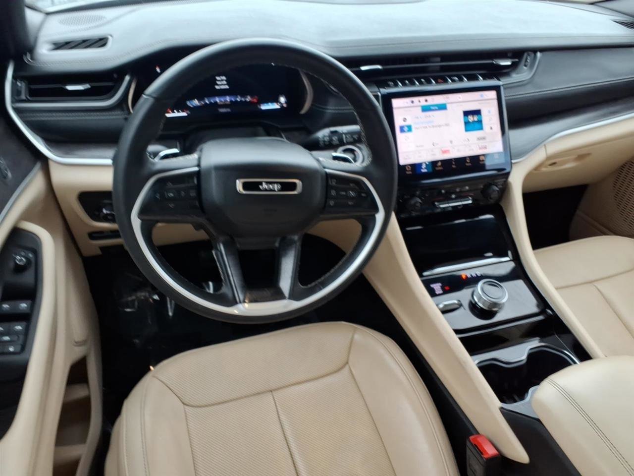 Used 2023 Jeep Grand Cherokee Limited w/ Luxury Tech Group II image 9