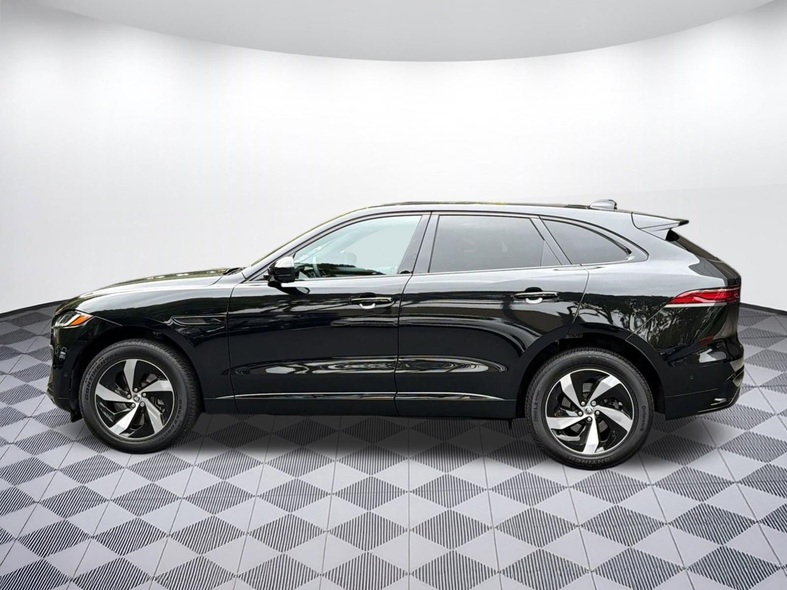 Used 2026 Jaguar F-PACE R-Dynamic S AWD/4WD image 2