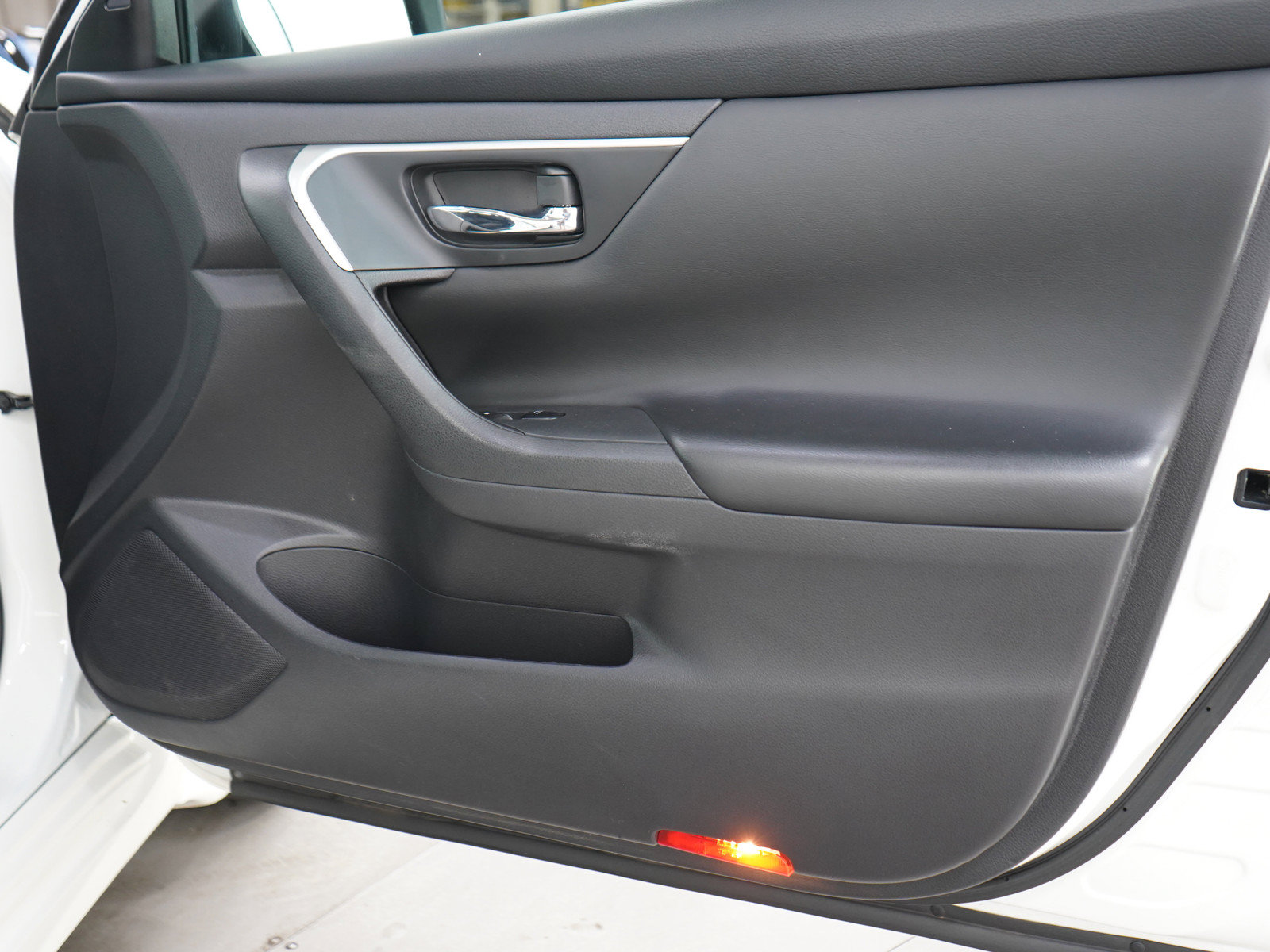 Used 2016 Nissan Altima 2.5 SV w/ Convenience Package FWD image 9