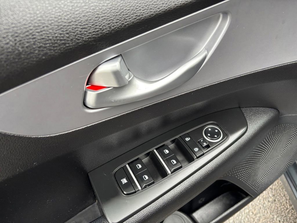 Used 2023 Kia Forte LX image 16