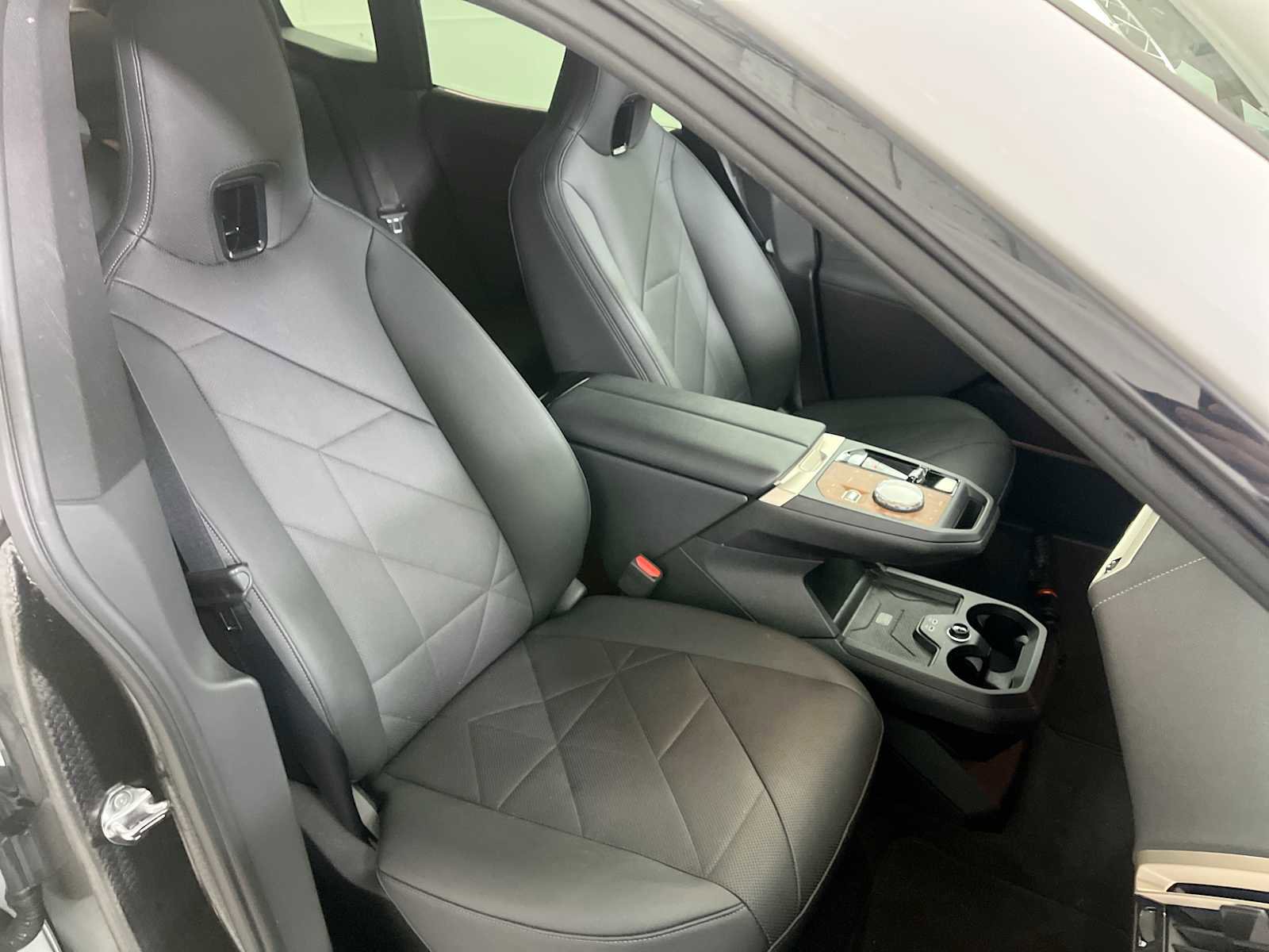 Used 2024 BMW iX xDrive50 w/ Sport Package image 25