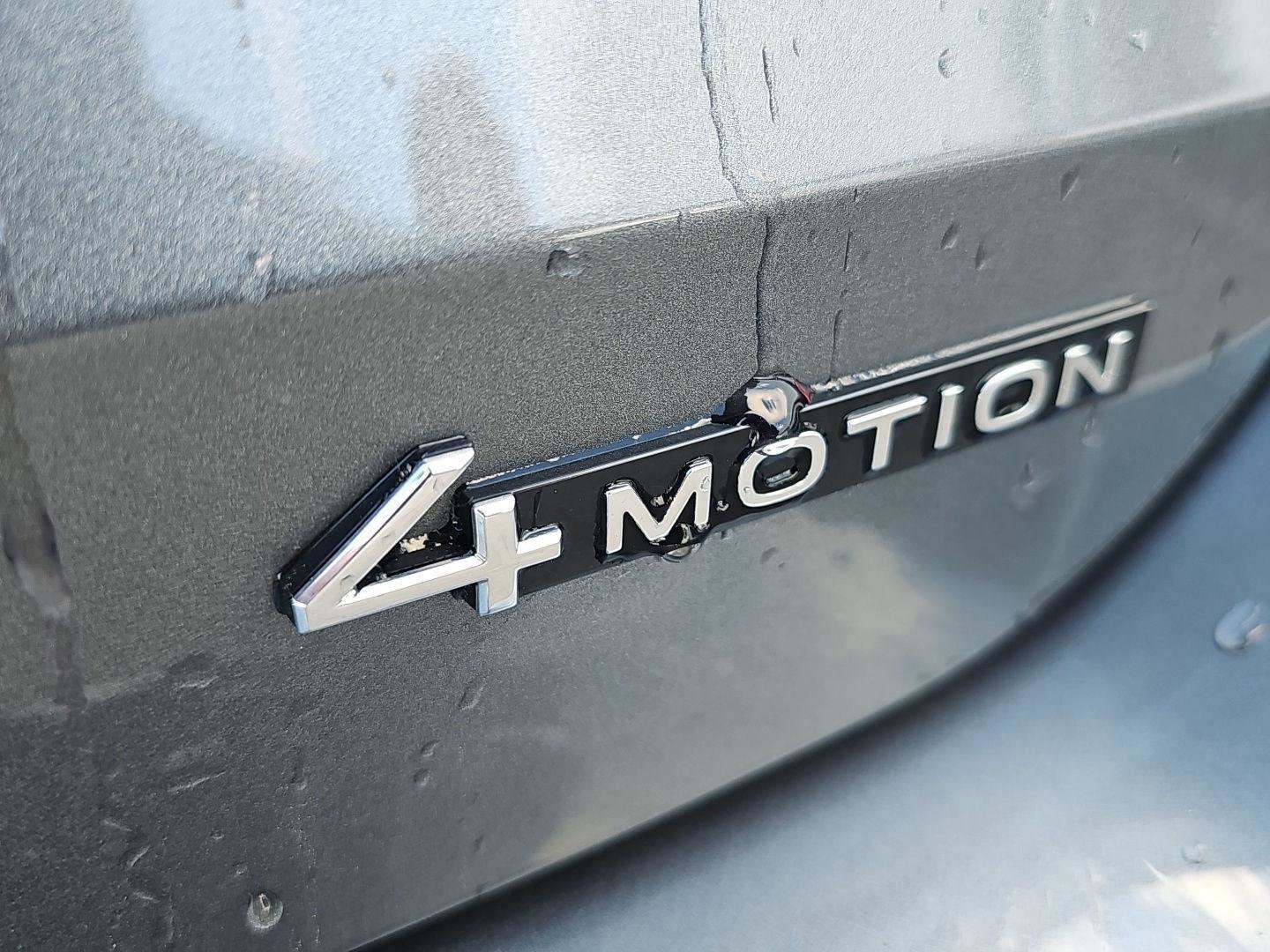 Used 2025 Volkswagen Taos SEL image 25