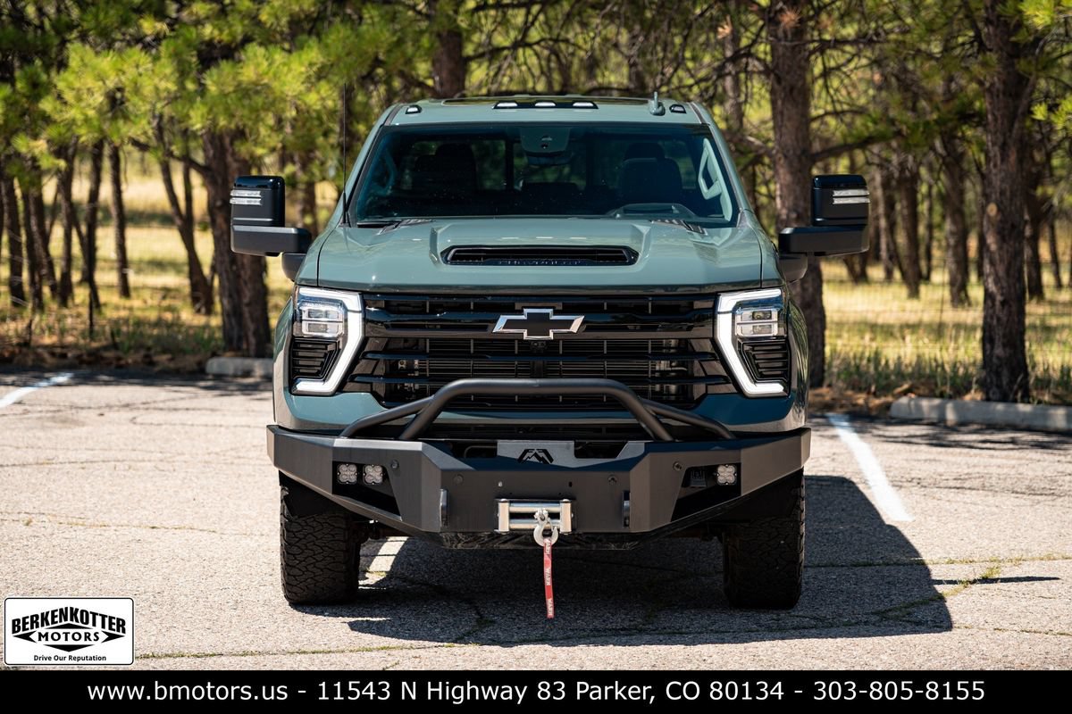 Used 2025 Chevrolet Silverado 3500 LTZ w/ LTZ Plus Package AWD/4WD image 2