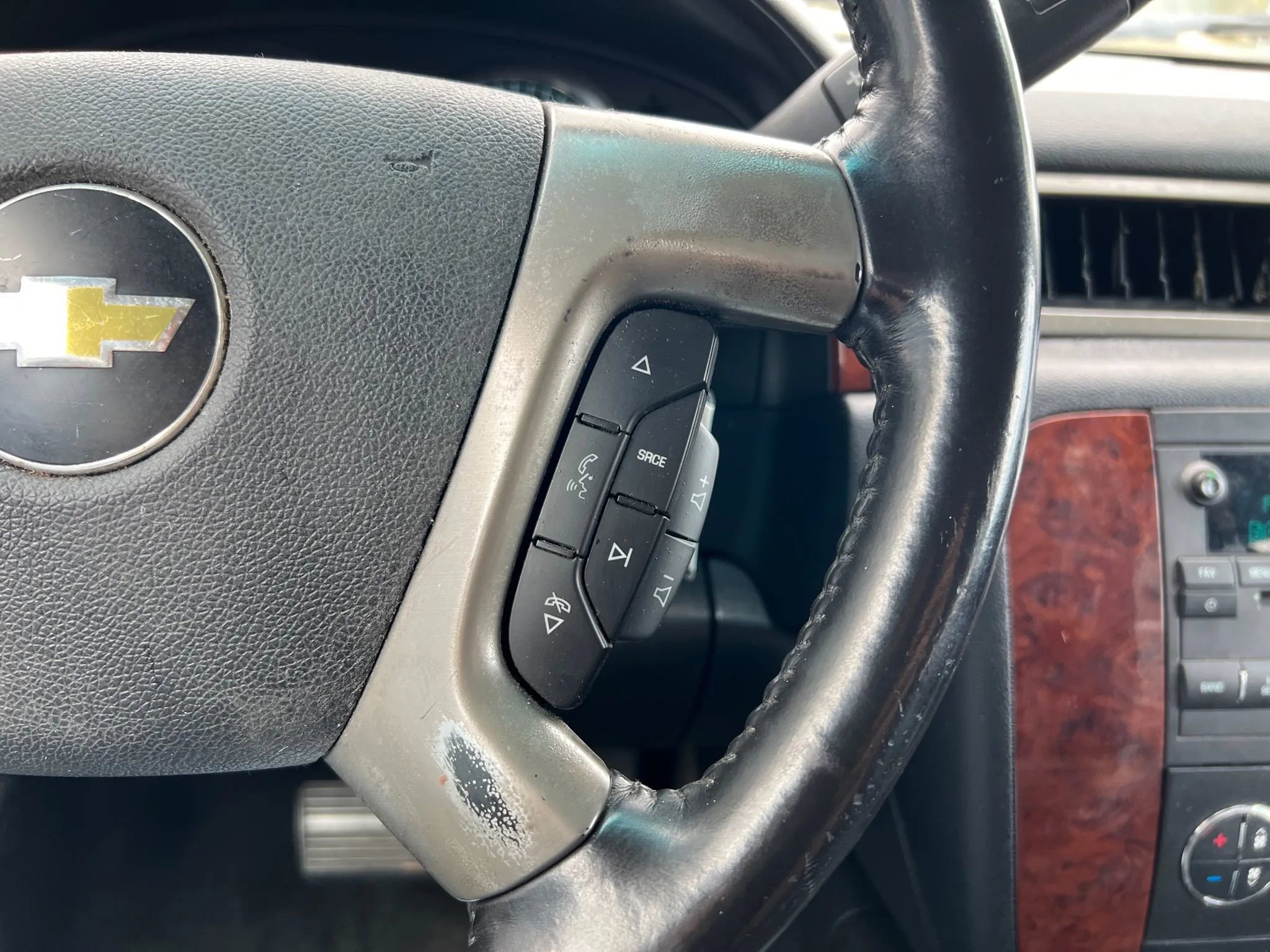 Used 2012 Chevrolet Suburban LT image 21