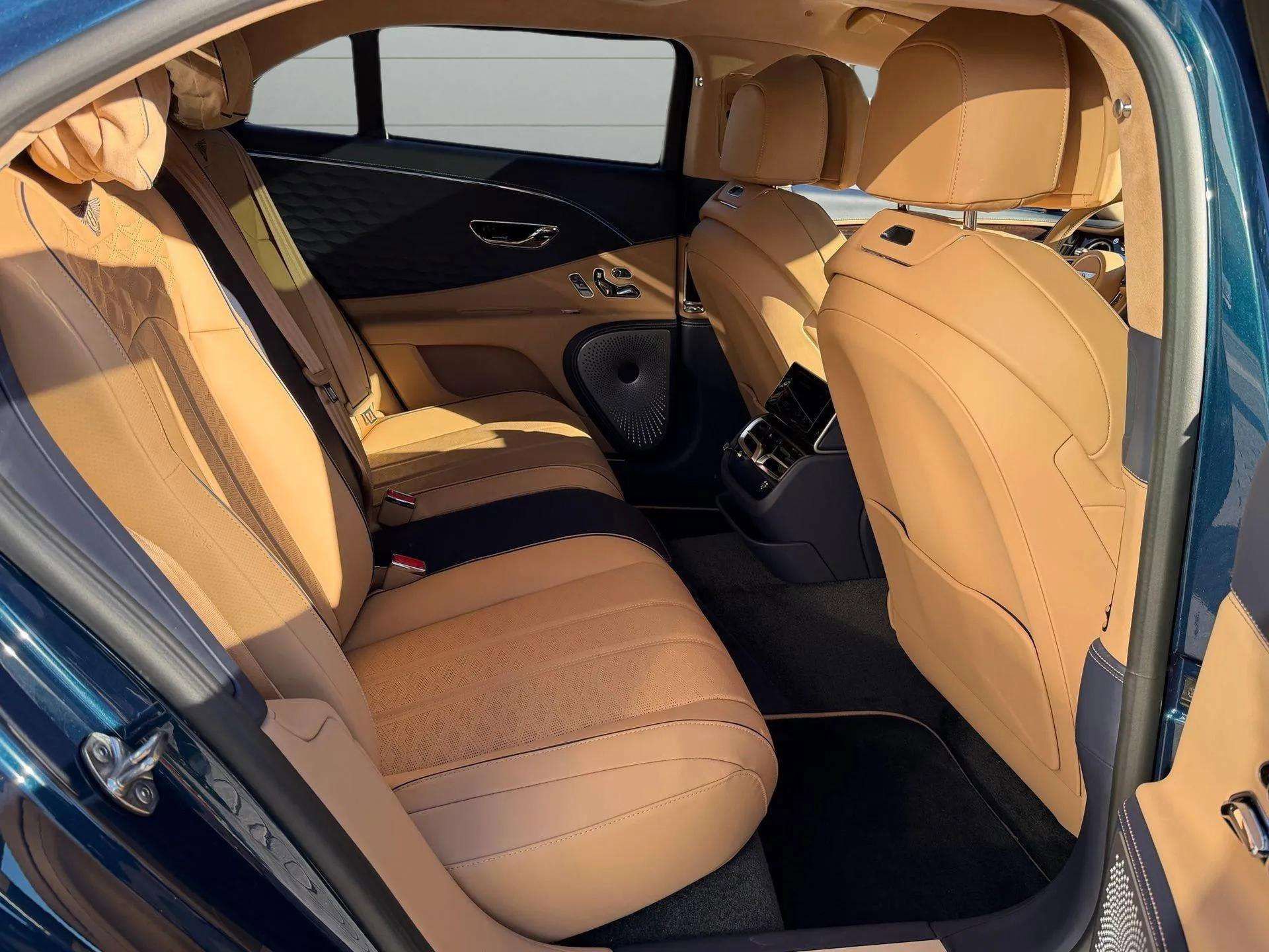 Used 2025 Bentley Flying Spur Plug-In Hybrid AWD/4WD image 38