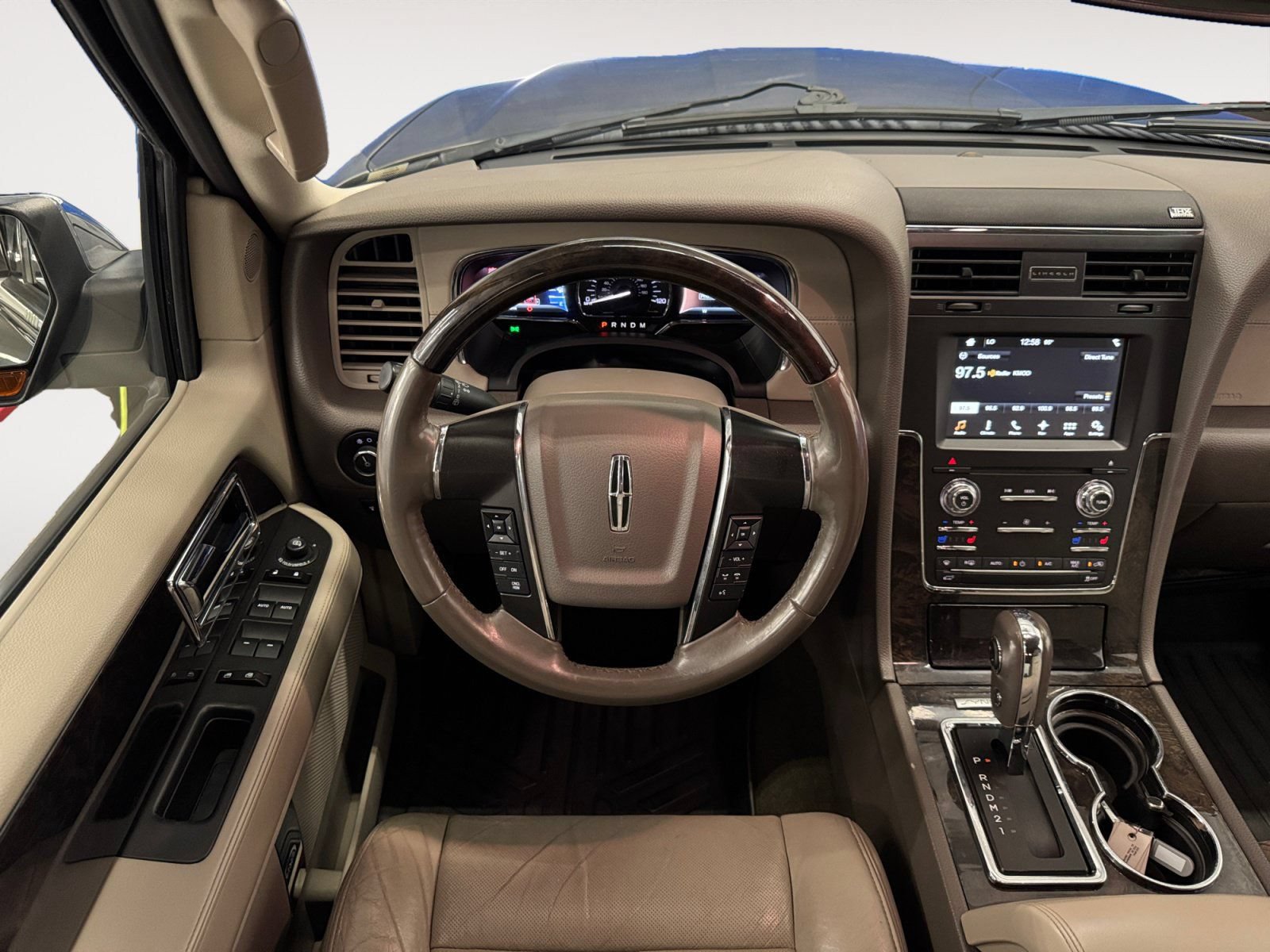 Used 2016 Lincoln Navigator Select RWD image 12