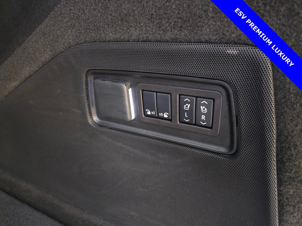Used 2024 Cadillac Escalade ESV Premium Luxury image 18