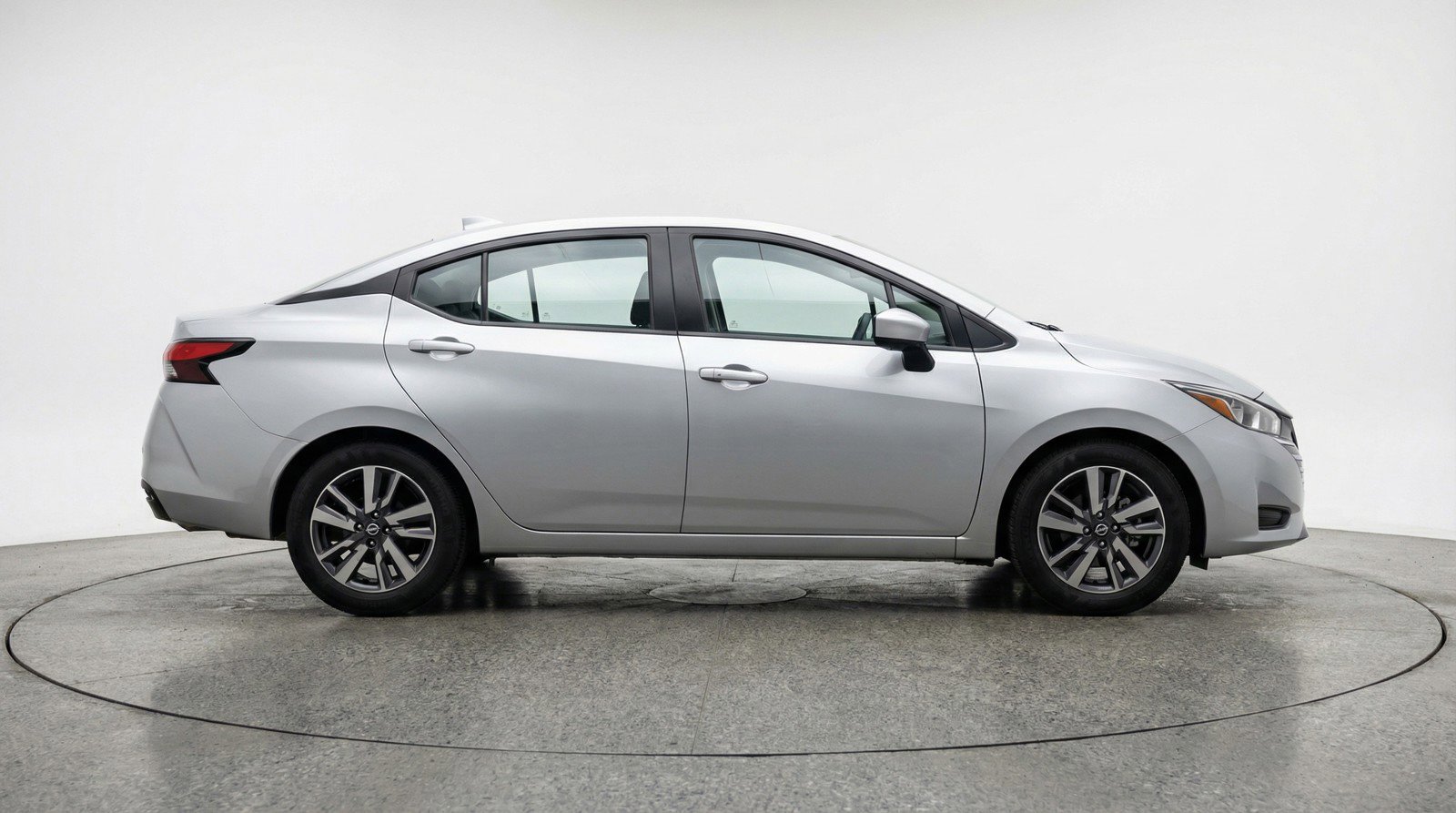 Used 2025 Nissan Versa SV FWD image 11