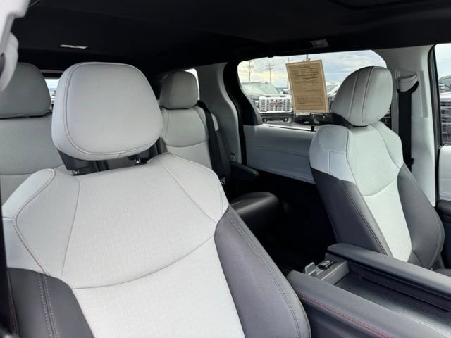 Used 2024 Toyota Sienna XSE FWD image 26