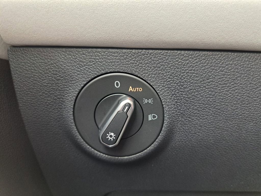 New 2026 Volkswagen Taos SE image 15