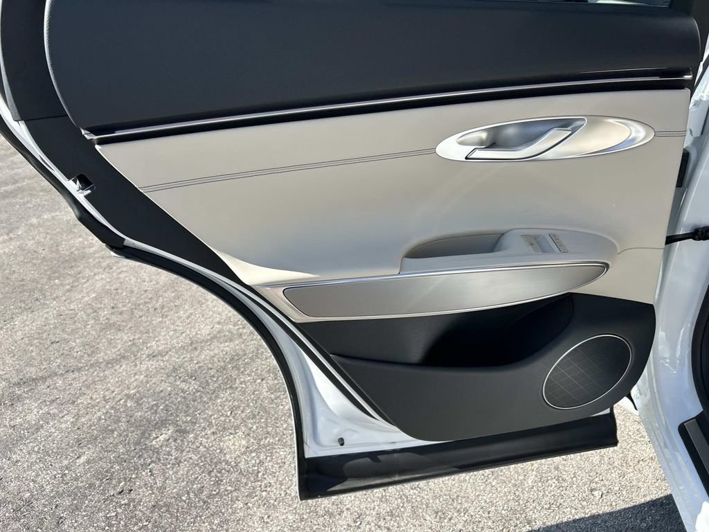 New 2026 Genesis GV70 2.5T Select AWD/4WD image 22