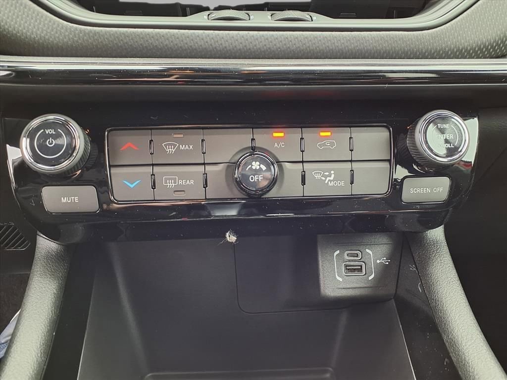 New 2026 Jeep Compass Latitude image 9