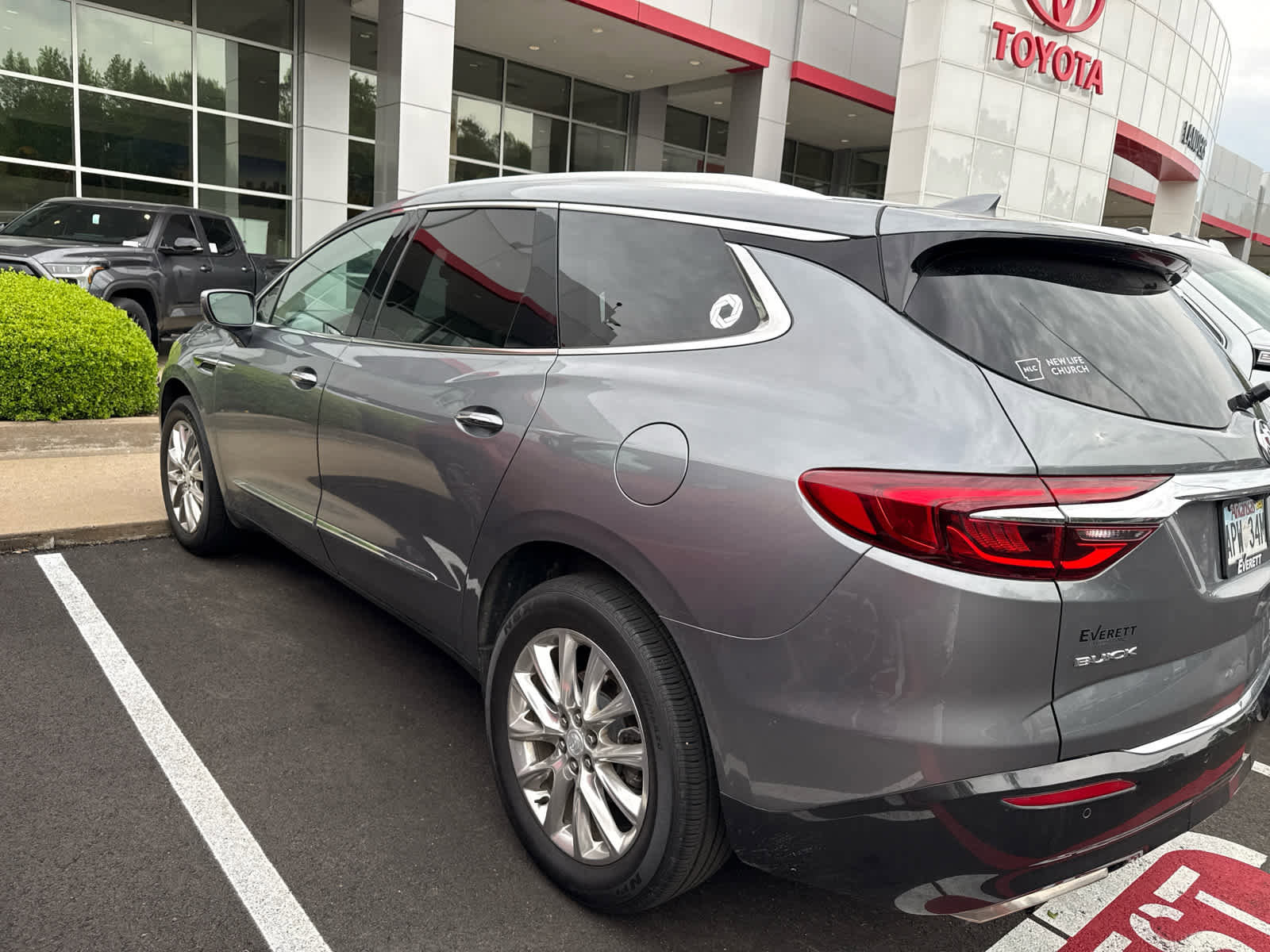Used 2018 Buick Enclave Premium w/ Experience Buick Package FWD image 6