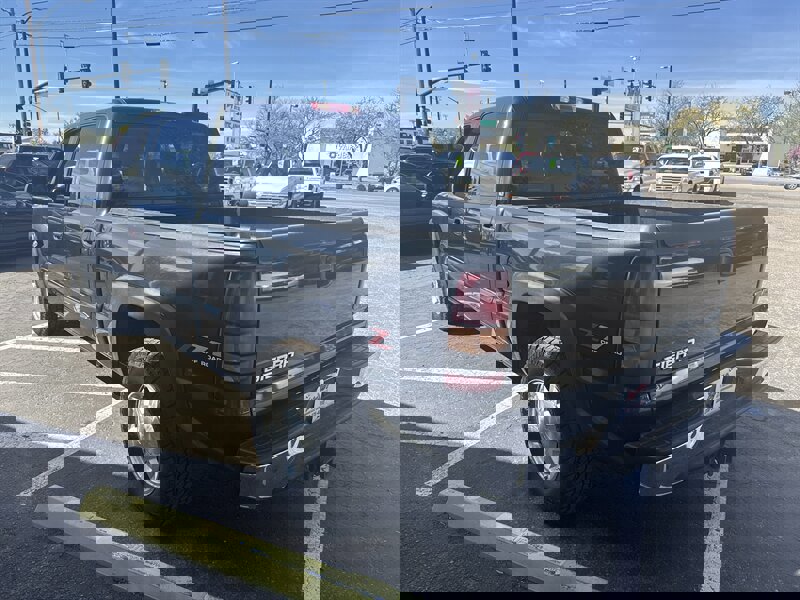 Used 2005 GMC Sierra 1500 SLT w/ Light Duty Power Package image 3