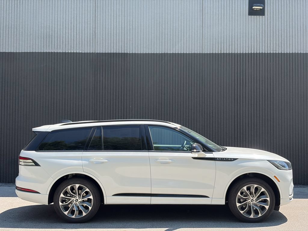 New 2026 Lincoln Aviator AWD image 8