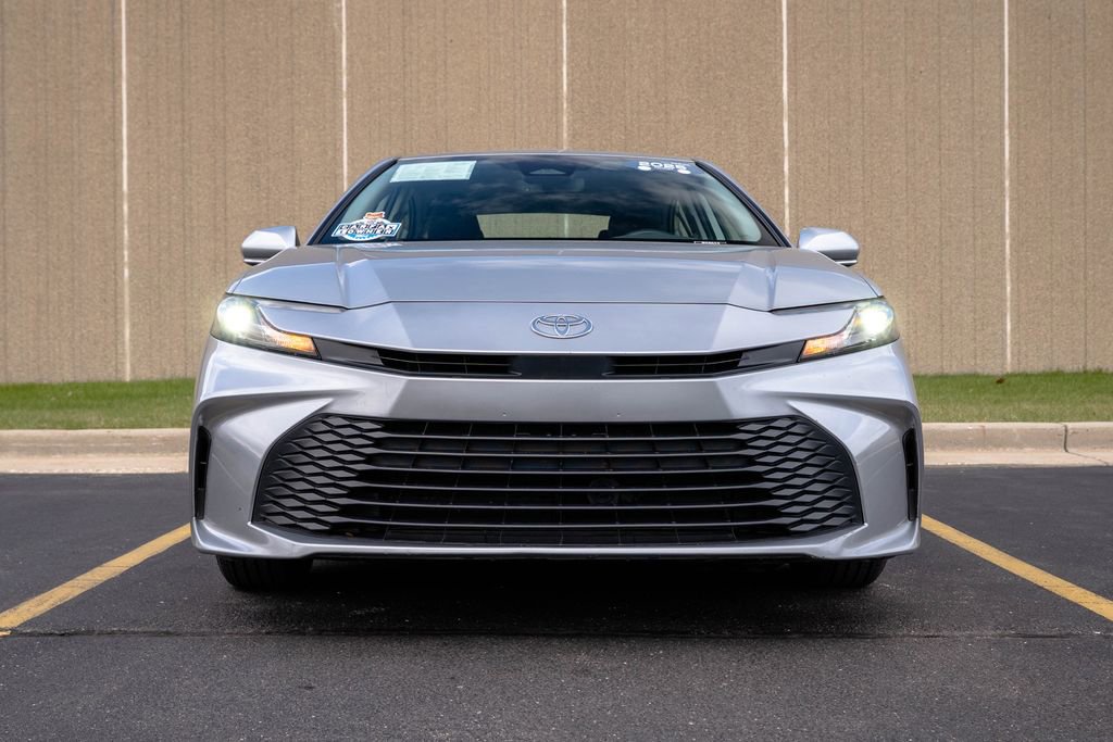 Used 2025 Toyota Camry LE AWD/4WD image 3