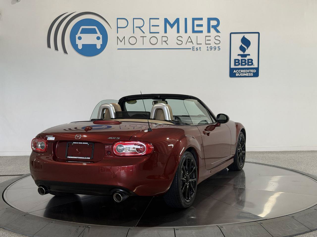 Used 2009 MAZDA MX-5 Miata Grand Touring w/ Premium Pkg RWD image 3