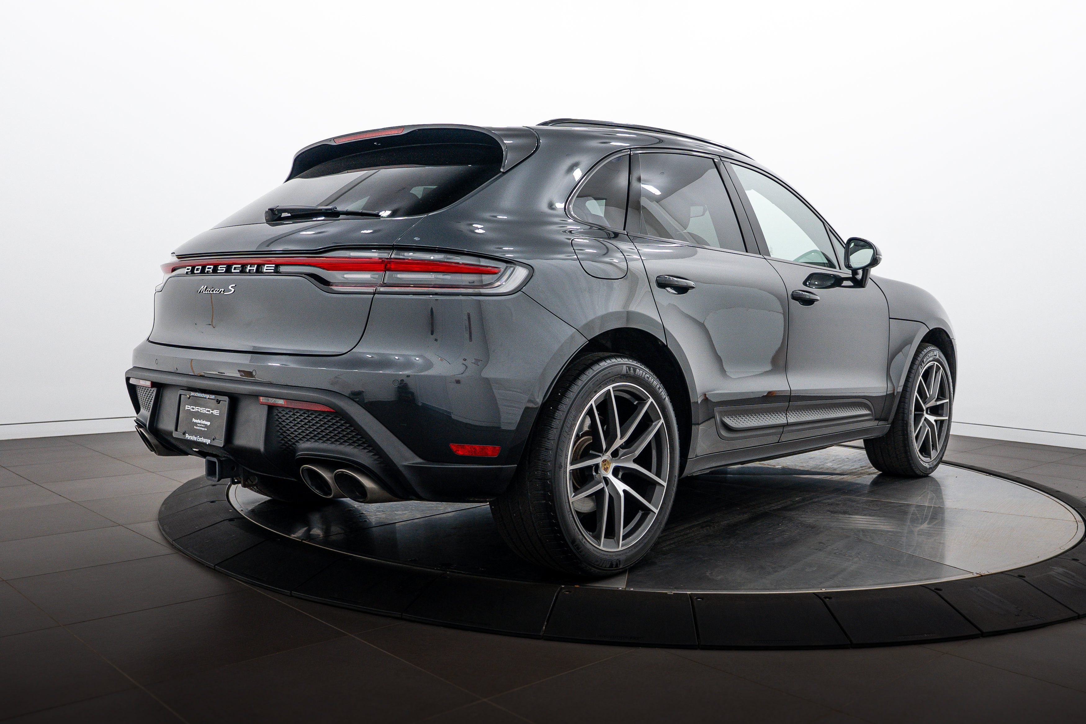 Certified 2024 Porsche Macan S AWD/4WD image 7