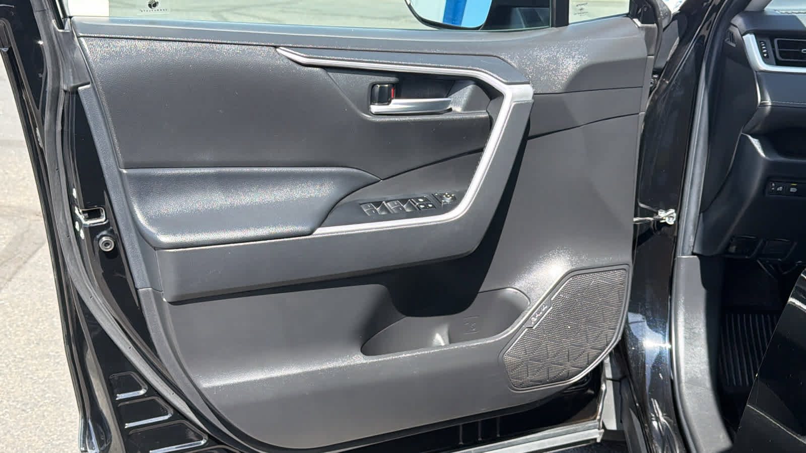 Used 2023 Toyota RAV4 XLE Premium FWD image 23
