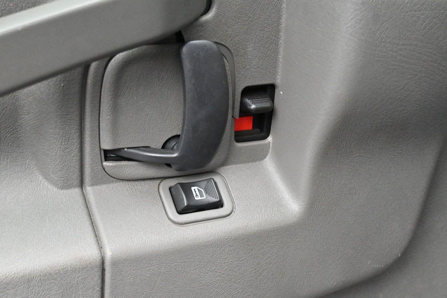 Used 2018 GMC Savana 2500 w/ Enhanced Convenience Package RWD image 15