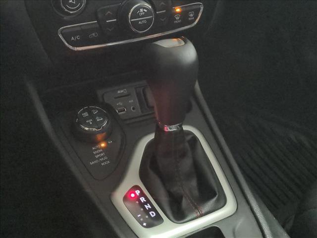 Used 2015 Jeep Cherokee Trailhawk w/ Comfort/Convenience Group image 17