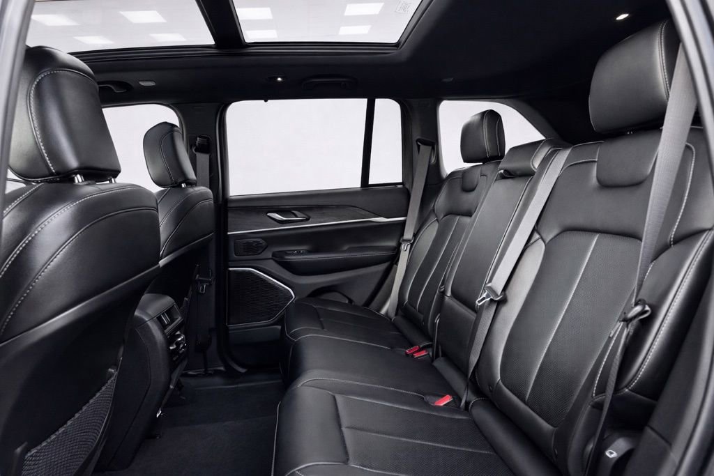 Used 2024 Jeep Grand Cherokee Limited 4xe w/ Luxury Tech Group II image 16