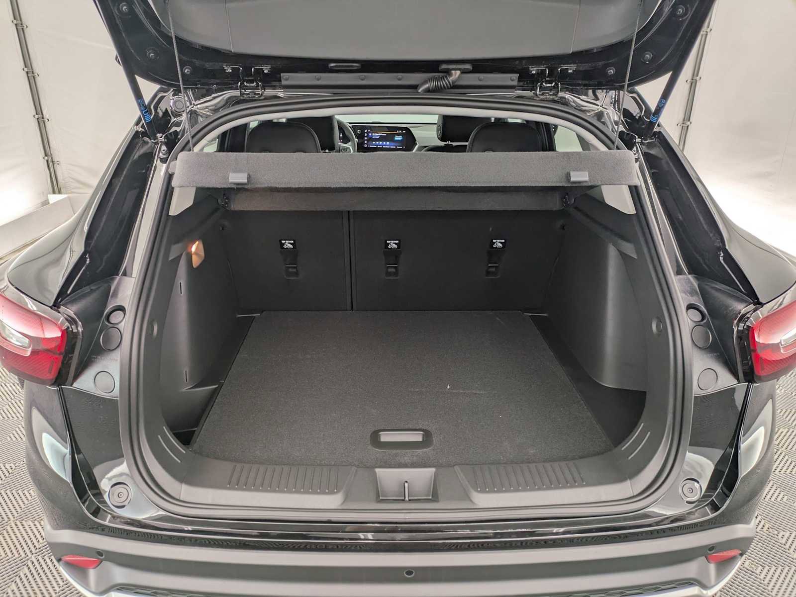 New 2026 Chevrolet Trax LT w/ Driver Confidence Package FWD image 32