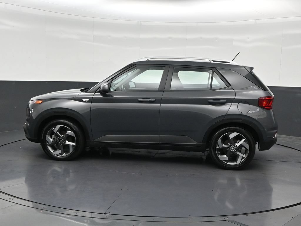 Used 2024 Hyundai Venue SEL FWD image 2