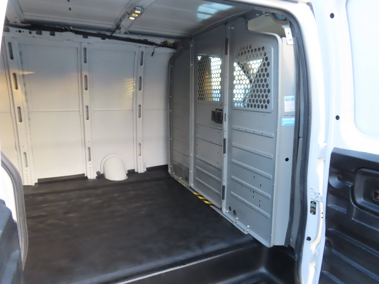 Used 2021 Chevrolet Express 2500 w/ Driver Convenience Package image 15