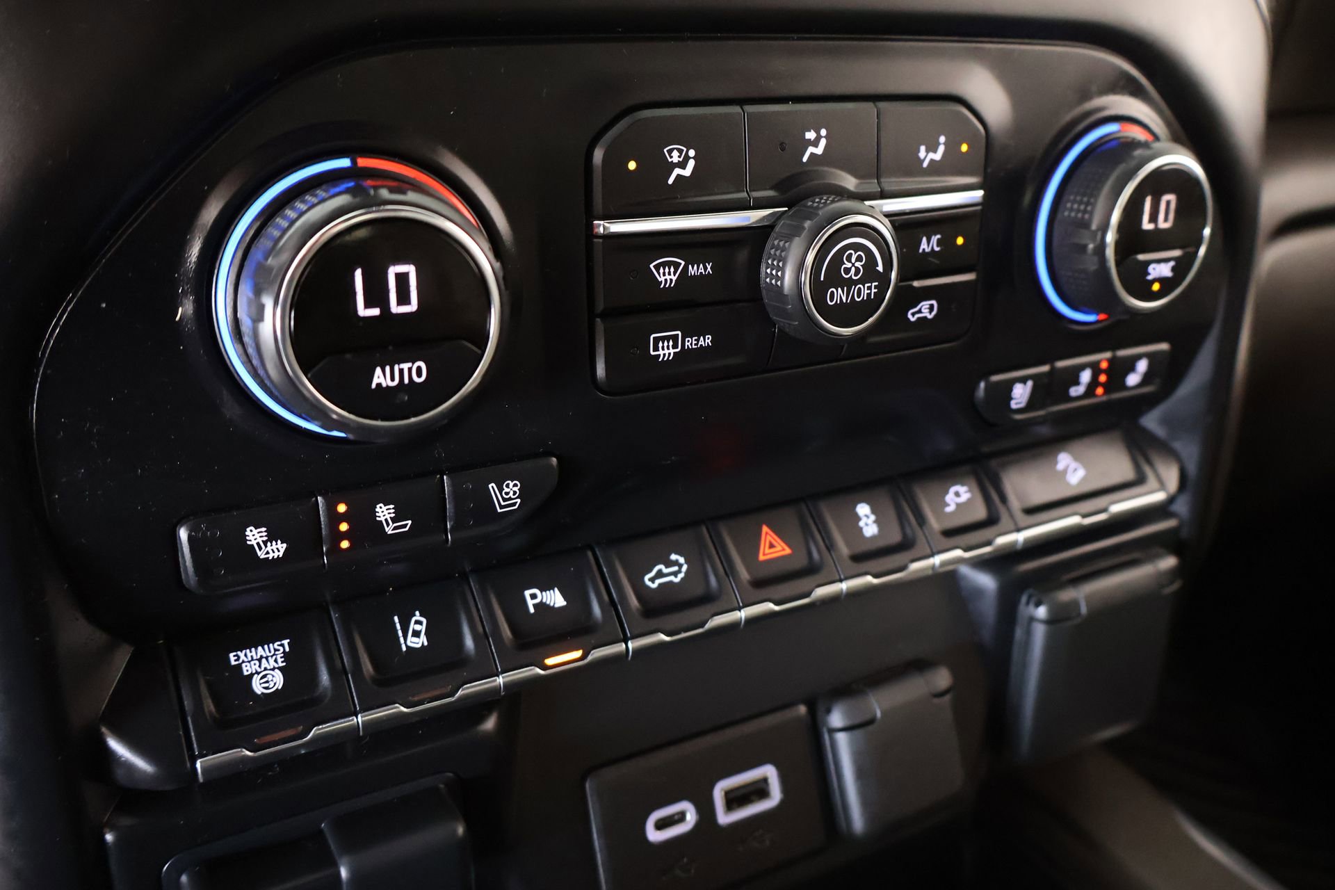 Used 2020 Chevrolet Silverado 2500 LTZ w/ LTZ Texas Edition image 7