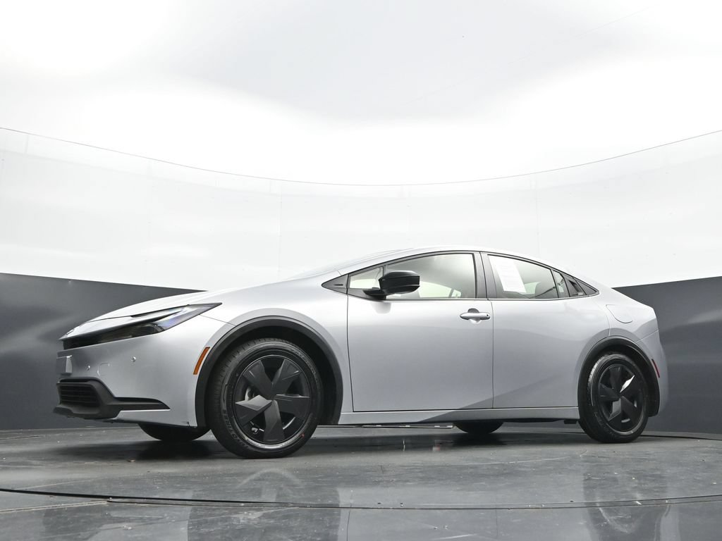 Used 2025 Toyota Prius LE FWD image 26