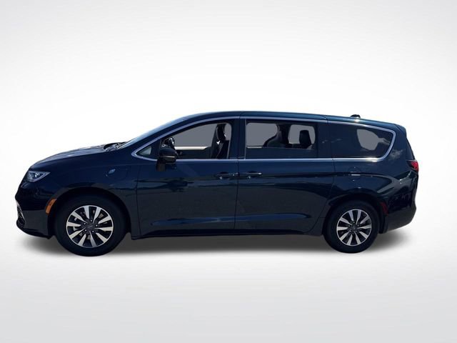 Used 2024 Chrysler Pacifica Limited FWD image 2