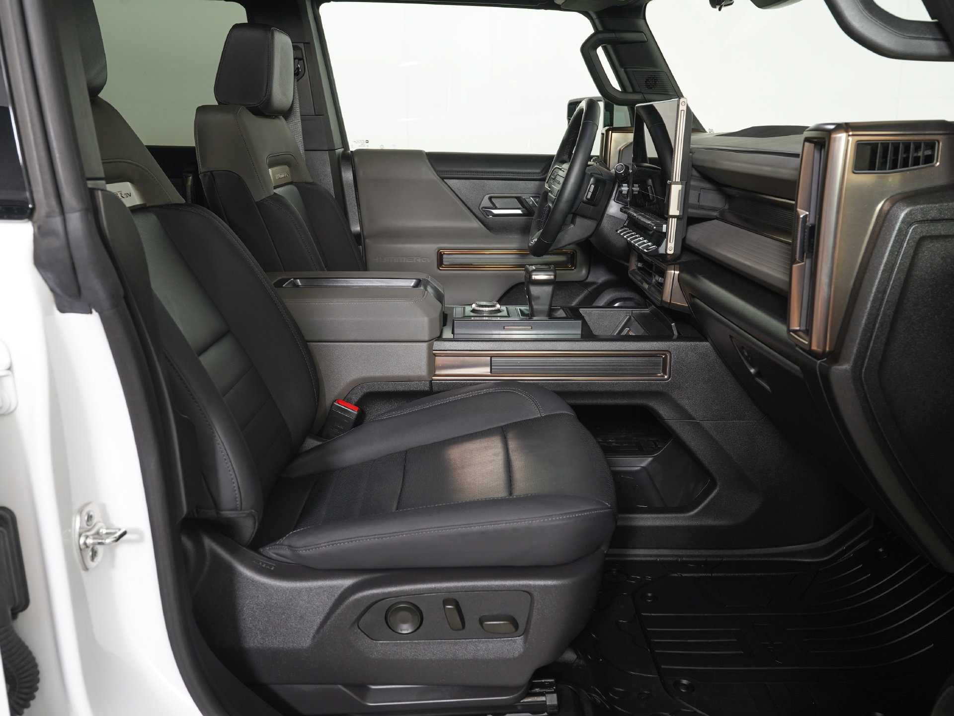 Used 2024 GMC Hummer EV 2X w/ Extreme Off-Road Package AWD/4WD image 9