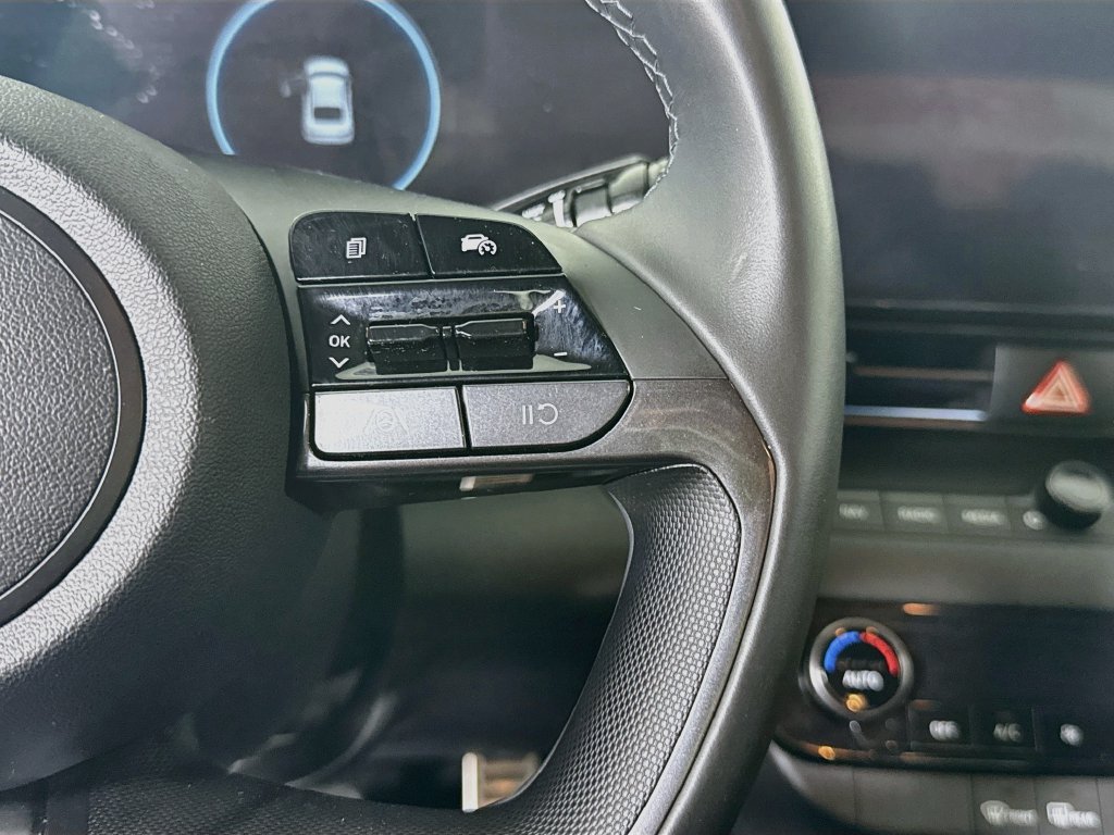 Certified 2025 Hyundai Elantra SEL FWD image 22