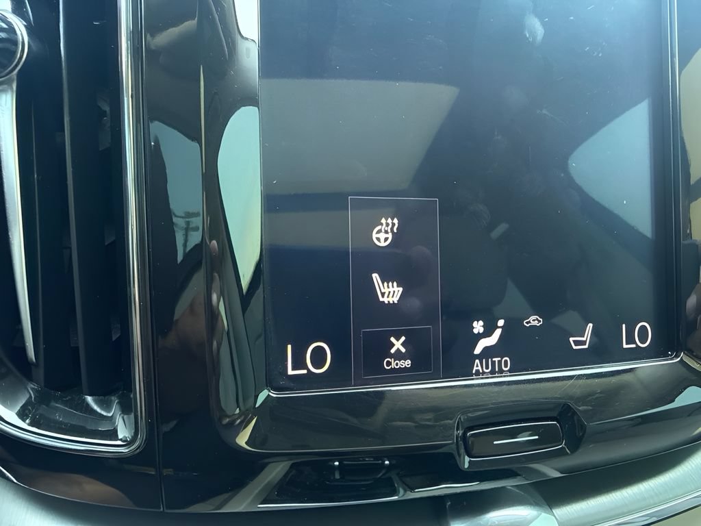 Used 2018 Volvo XC60 T6 Momentum w/ Convenience Package AWD/4WD image 29