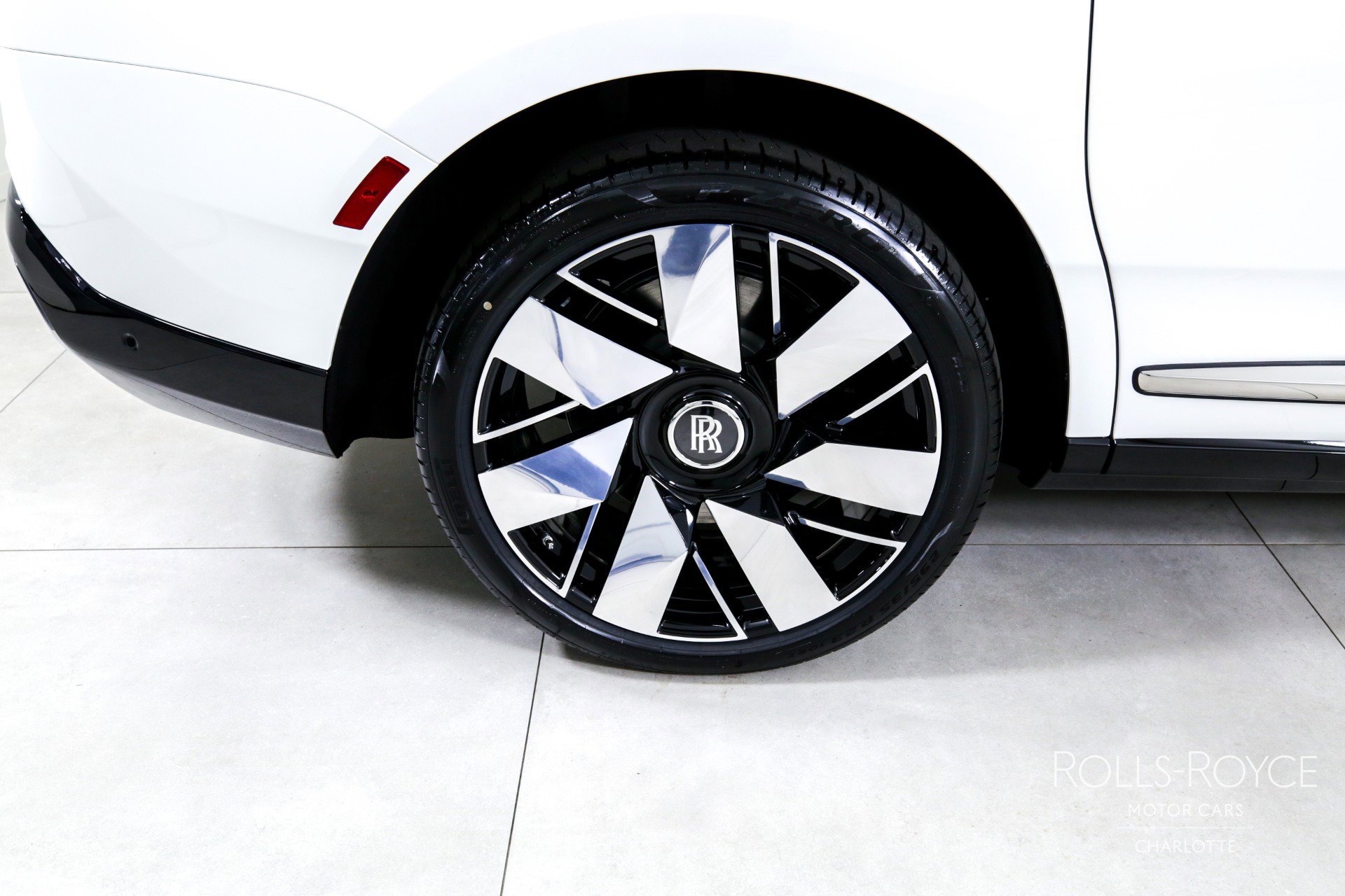Certified 2025 Rolls-Royce Cullinan image 37