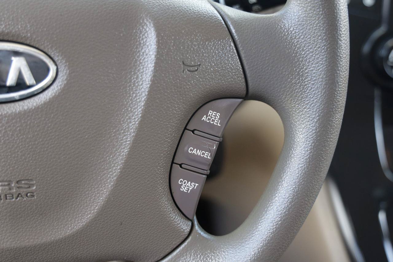 Used 2006 Kia Sedona EX FWD image 27