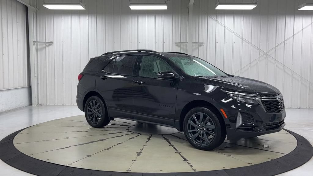 Used 2023 Chevrolet Equinox RS AWD/4WD image 2