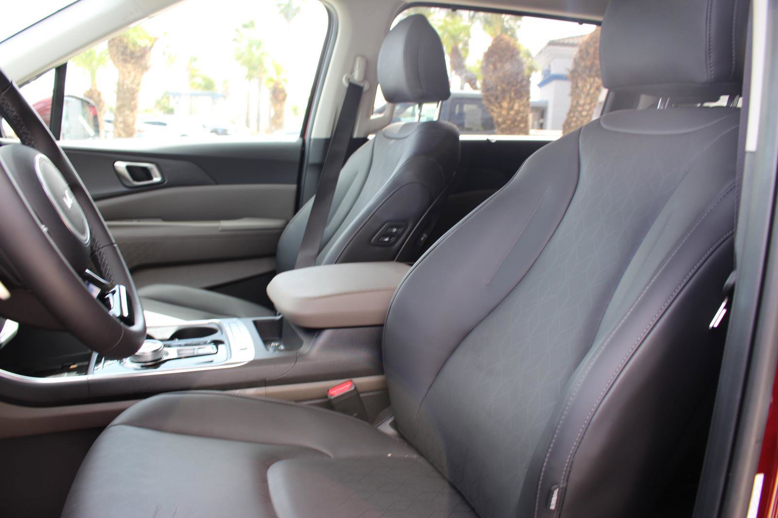 Used 2026 Kia Carnival EX image 17