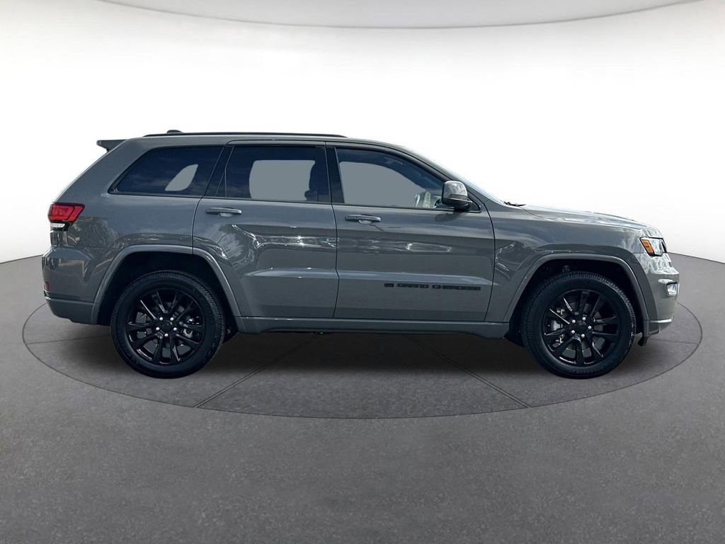Certified 2022 Jeep Grand Cherokee Laredo X image 7